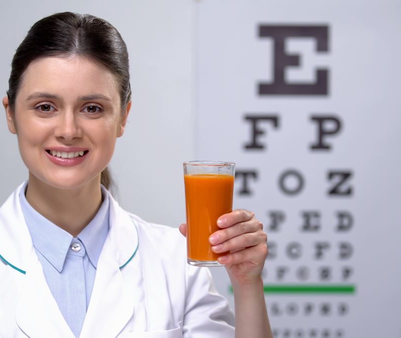 Optometrist sharing a nutritious drink for eye health in Sparks, Nevada.