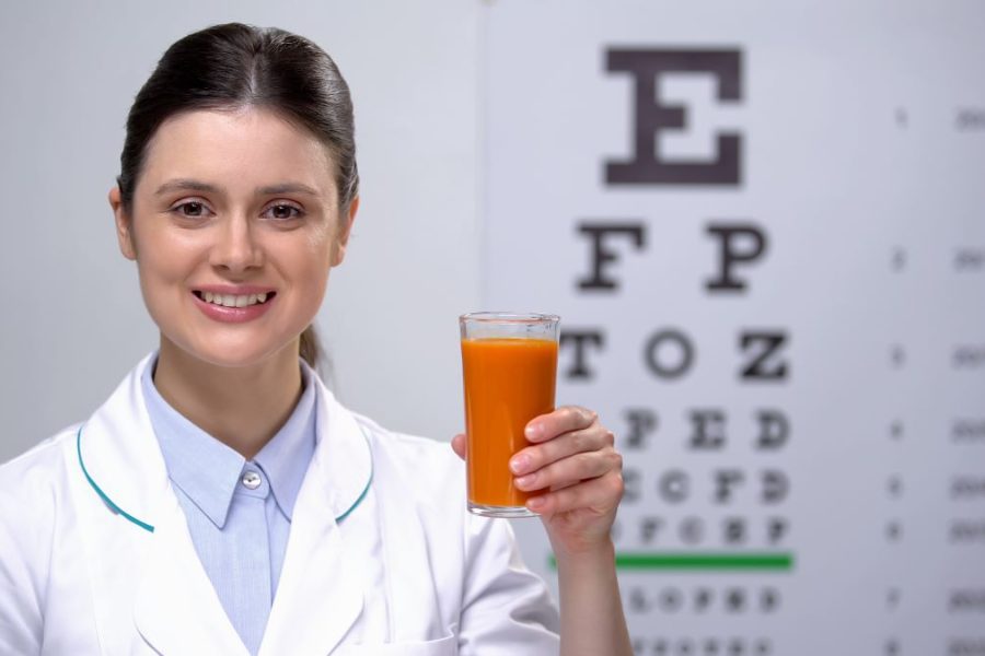 Optometrist sharing a nutritious drink for eye health in Sparks, Nevada.